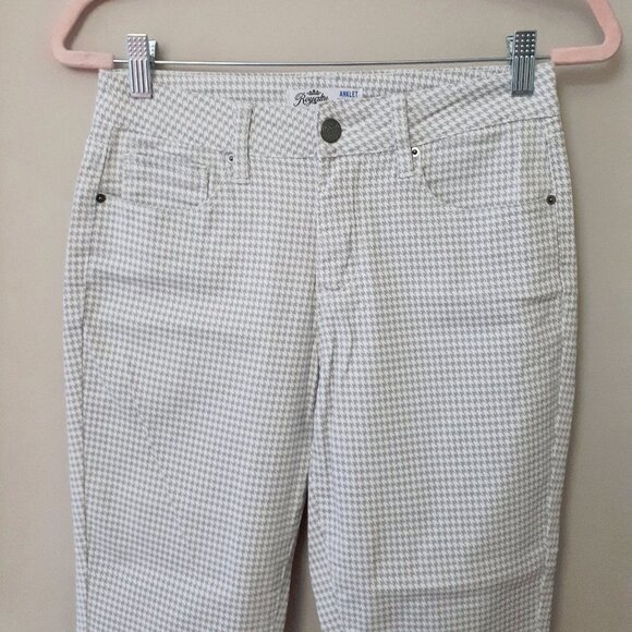 EUC Royalty For Me white & grey houndstooth print ankle high rise jeans, 2 - Picture 6 of 8
